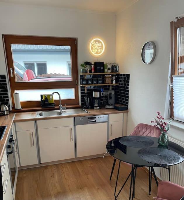 Cozy Wilkipartment Bis 4 Pers - Hund - Netflix - Wlan - Wintergarten - Coffeebar - Popcorn Verl Exteriör bild